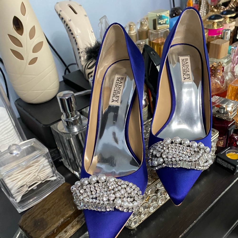 Badgely Mischka Pump